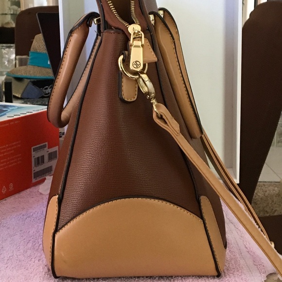 Adrienne Vittadini Purse - Picture 4 of 7